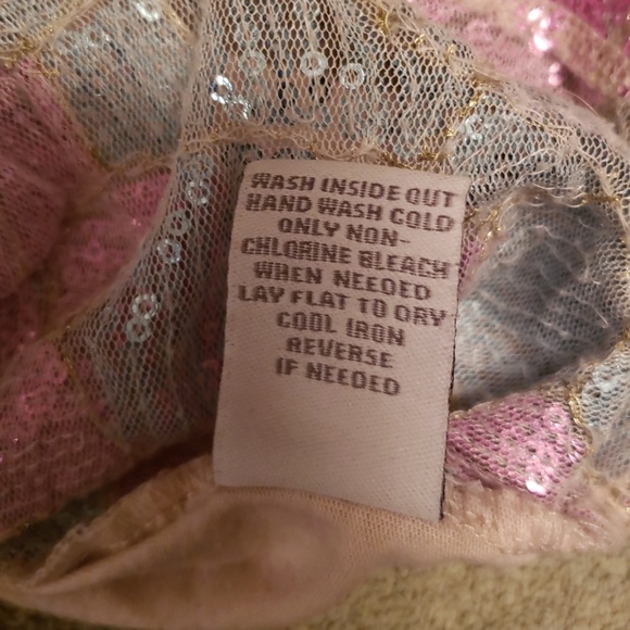 Shirt (sequence) - Picture 5 of 5